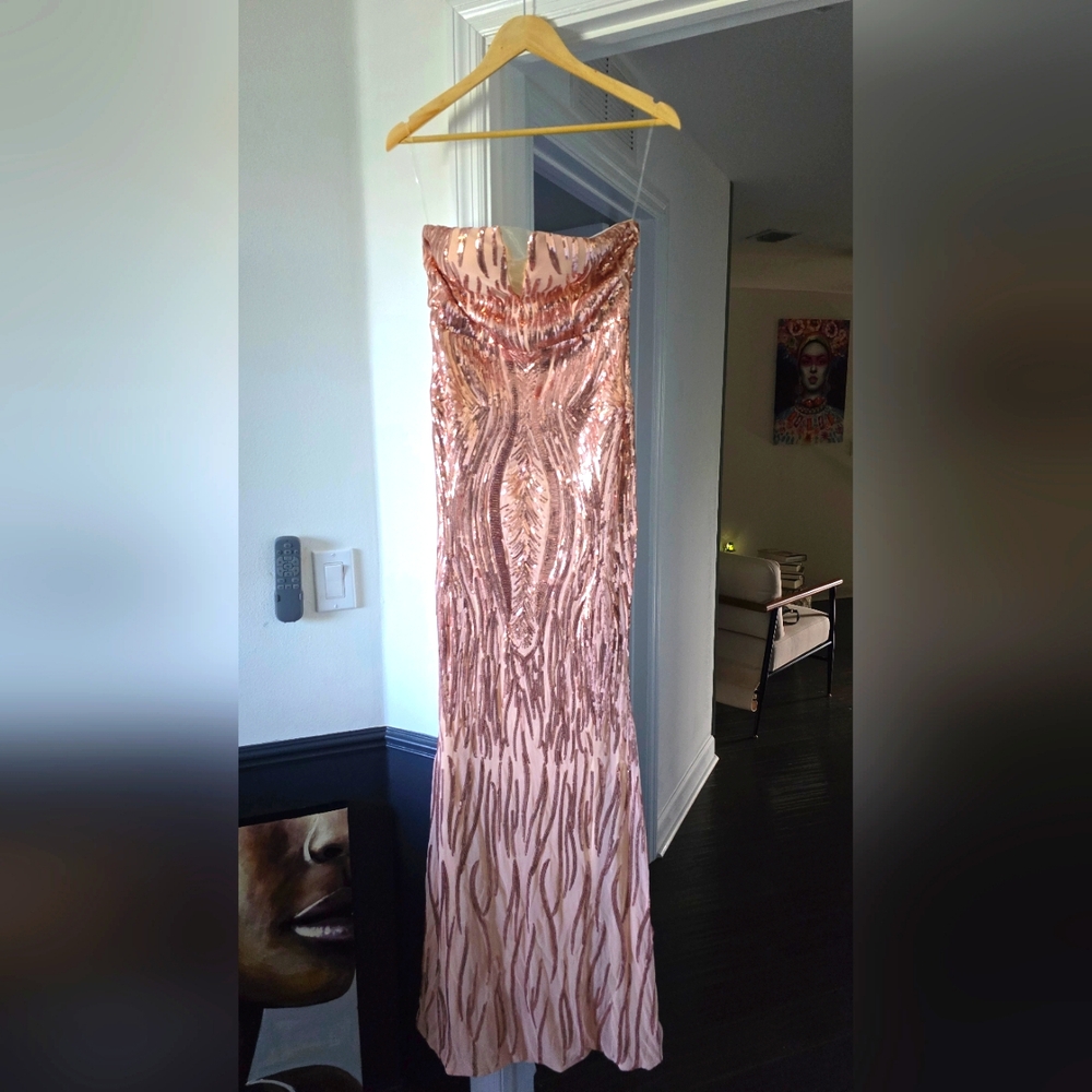 Rose gold elegant Strapless Sequin Gown with mesh detail - Picture 2 of 4